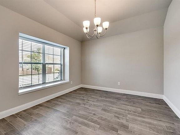 4th image of 530 La Grange Dr