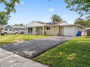 27 Cardinal Ln, Carpentersville, IL 60110