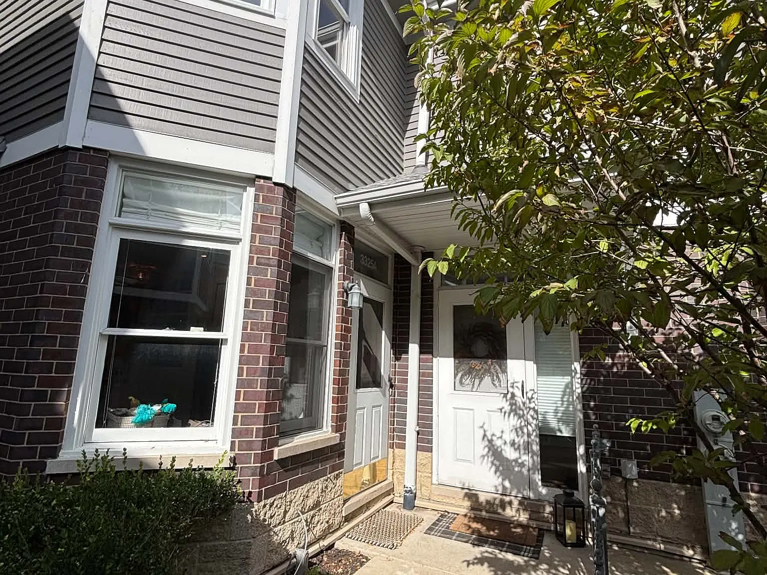 3325 N Racine Ave — Photo 1