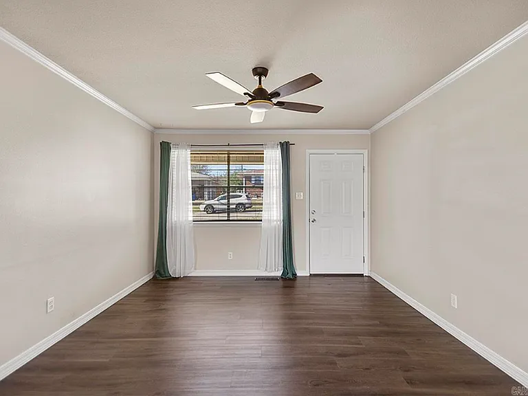 4704 N Cypress St — Photo 2