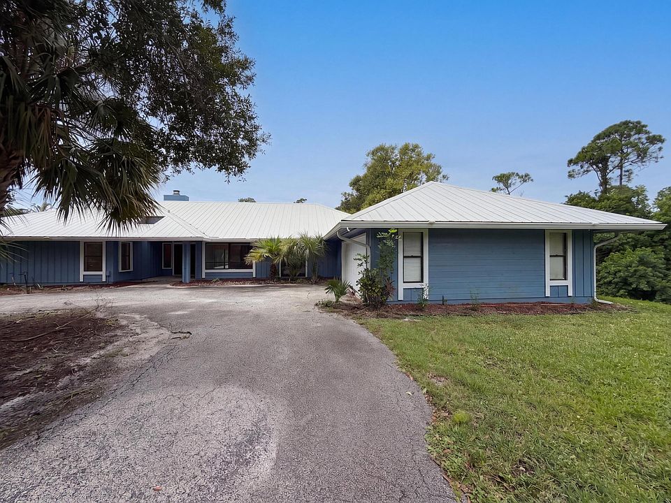 1st image of 2122 SW Racquet Club Drive
