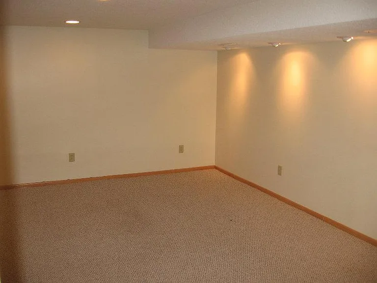 2004 Clark St N — Photo 7