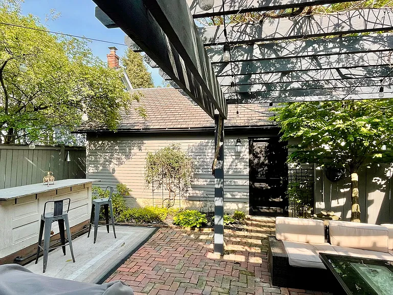 1070 City Park Ave — Photo 37