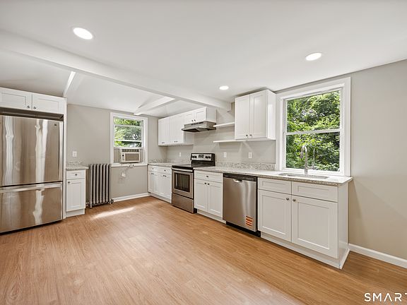 5th image of 327 Steinmann Avenue