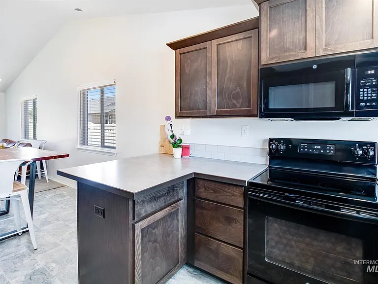 596 Alpine Lake St — Photo 8