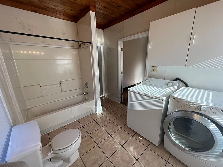 224 Howard St — Photo 9