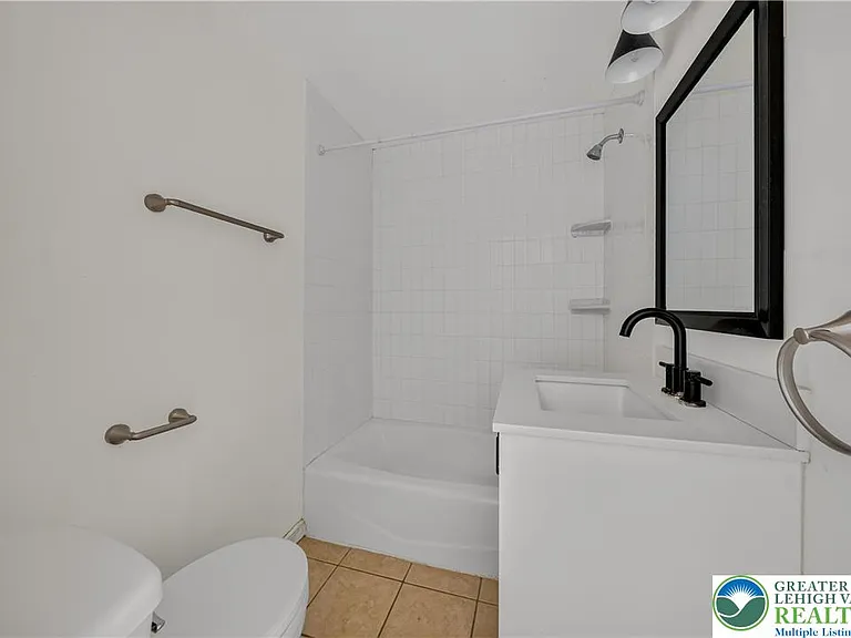 121 S 14th St — Photo 22