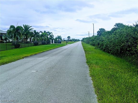 3rd image of Shady Hollow Blvd W