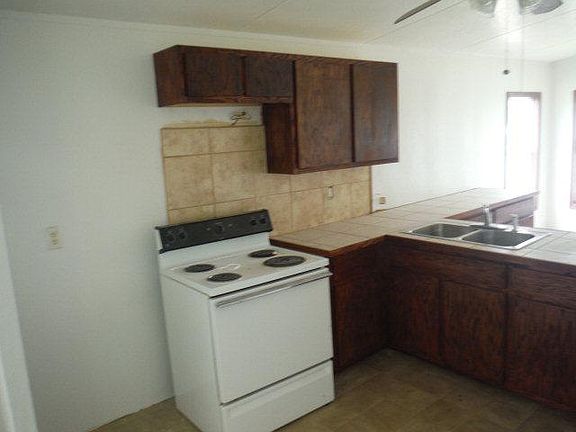 4th image of 8122 Oak Ln