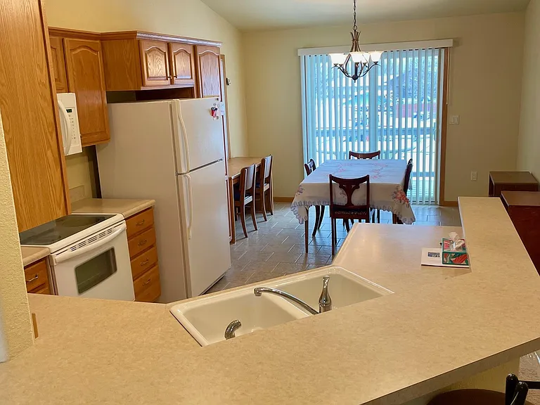 1915 Sunnysprings Dr — Photo 5