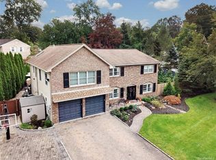 1 Paul Ct, Tappan, NY 10983