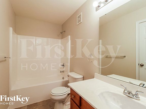 4th image of 2131 Picketside Dr