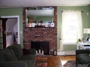 83 Canterbury Gate, Lynbrook, NY 11563