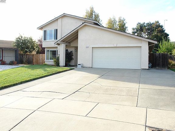 2nd image of 34424 Colville Pl