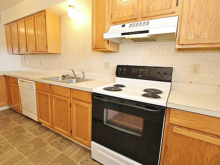 551 N Moffatt Ave #7 — Photo 16