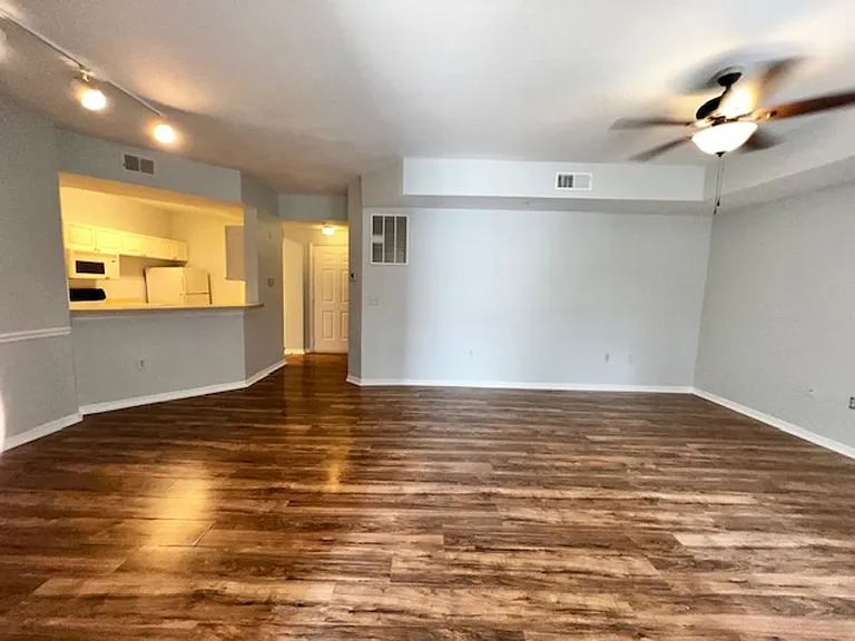 5554 Metrowest Blvd #4 — Photo 4