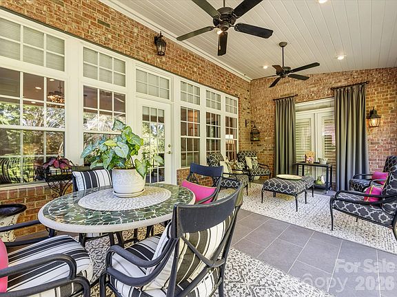 3rd image of 6525 Wakehurst Rd