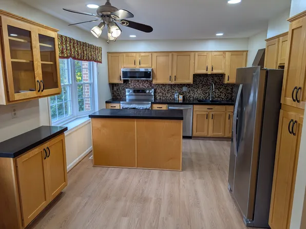 4723 Irvin Sq, Alexandria, VA 22312