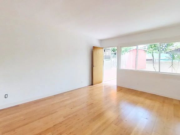 4th image of 2215 Norwalk Ave #1
