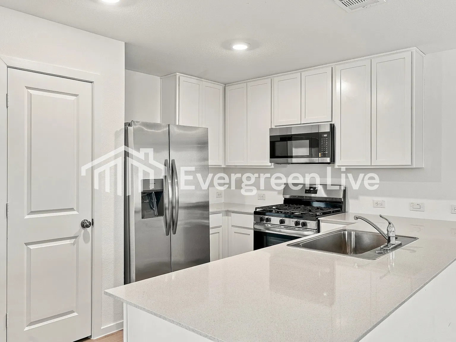 4 bed, 2.0 bath, 1676 sqft, $1,850 — Photo 3