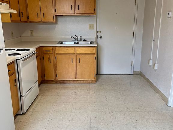 5th image of 137 E Main St #108