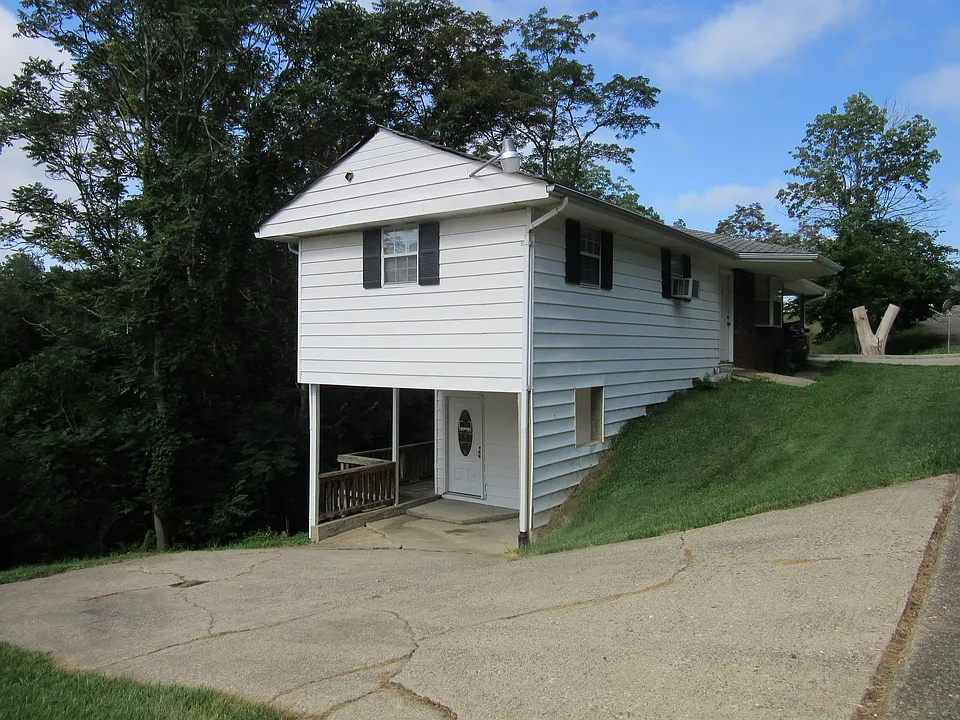 4 Circle Dr #2
