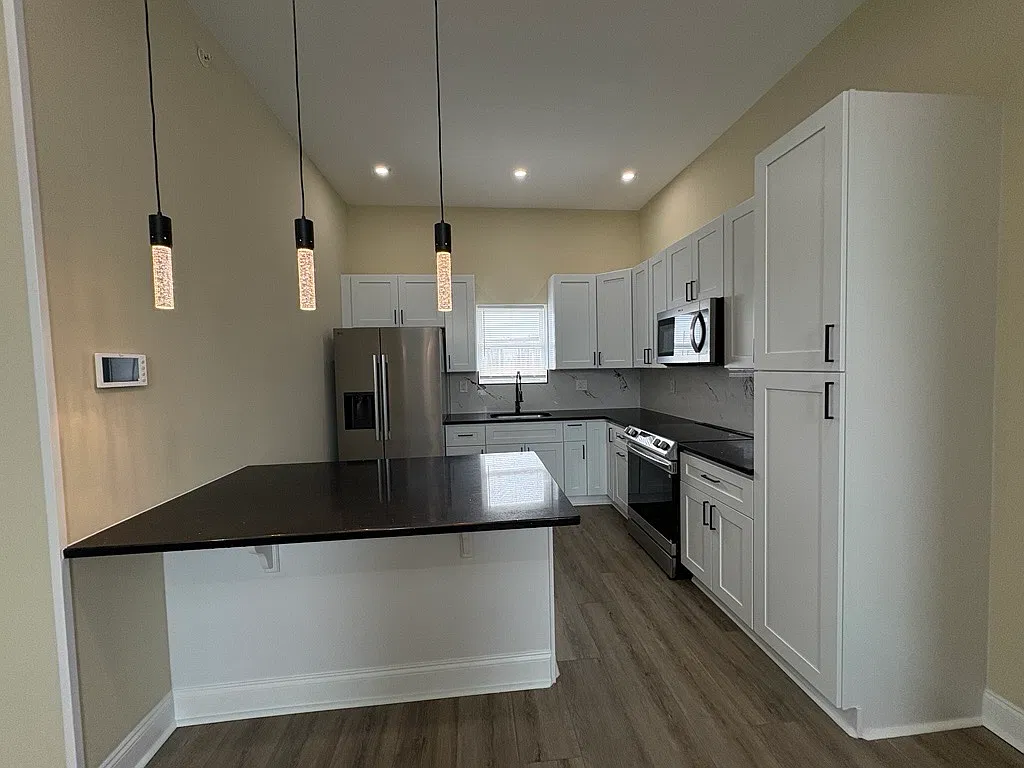 2 bed, $1,800 — Photo 2