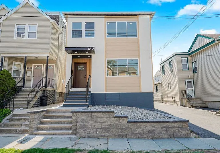 540 Elm St #2 — Photo 1