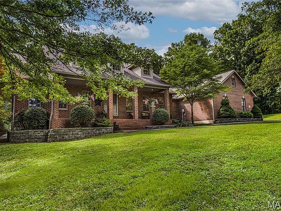 3rd image of 662 Carolina Pl
