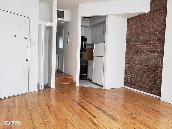 4th image of 1306 2nd Ave APT 2FS