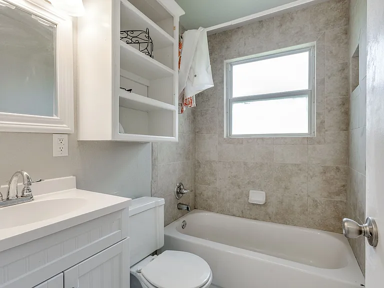 641 SW 15th St — Photo 31