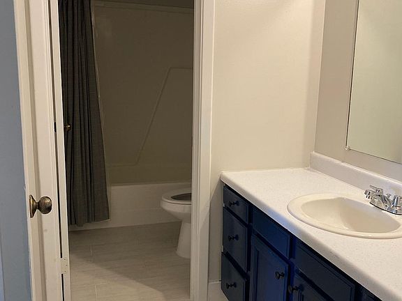 4th image of 2607 Harvest Dr #1