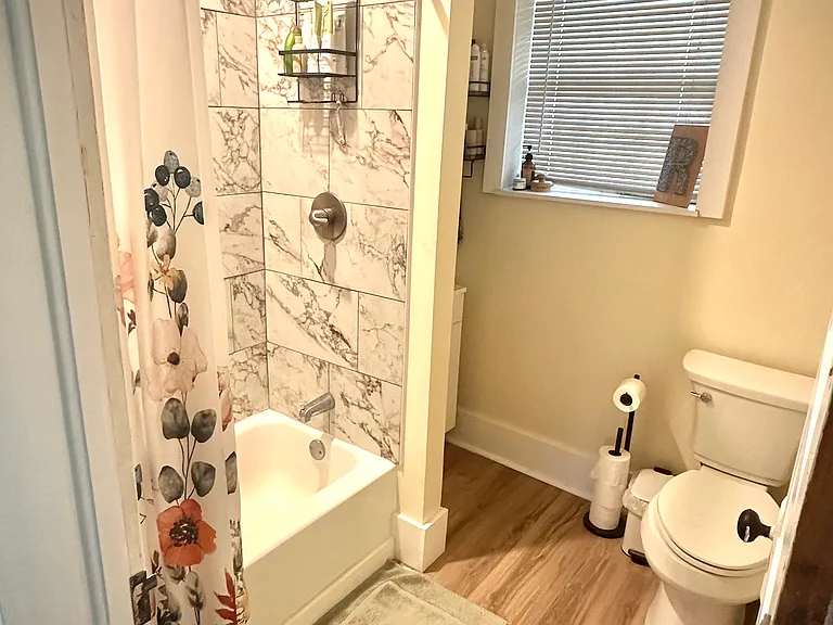 409 N Massanutten St #A — Photo 10