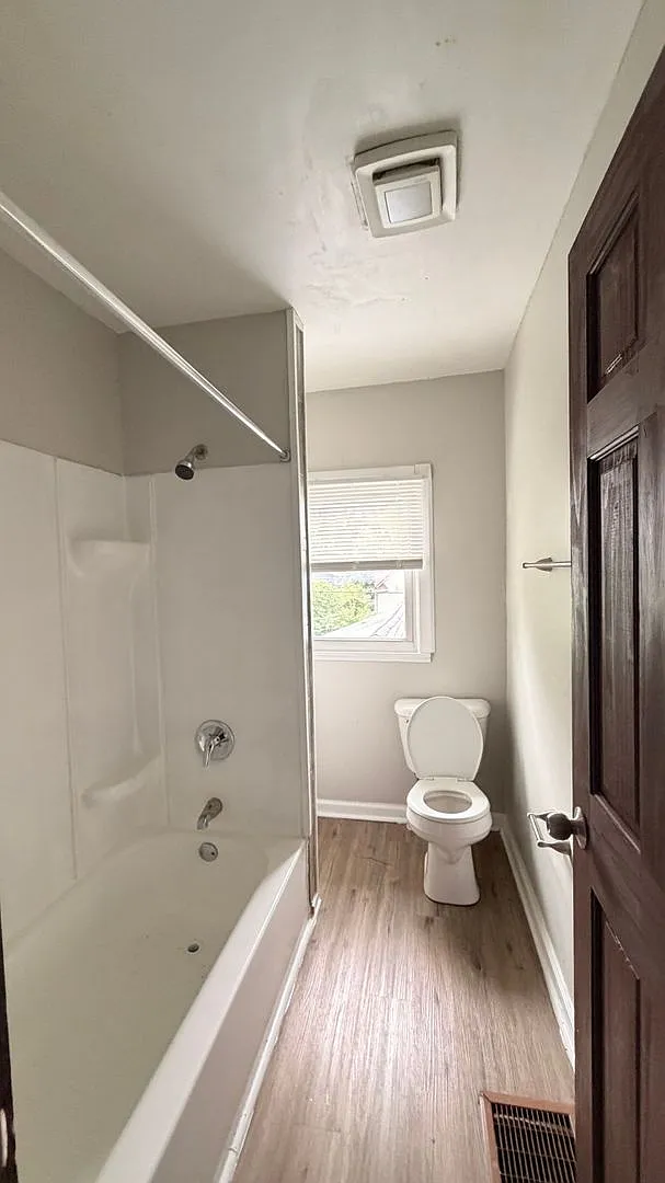 810 N Dearborn St — Photo 3