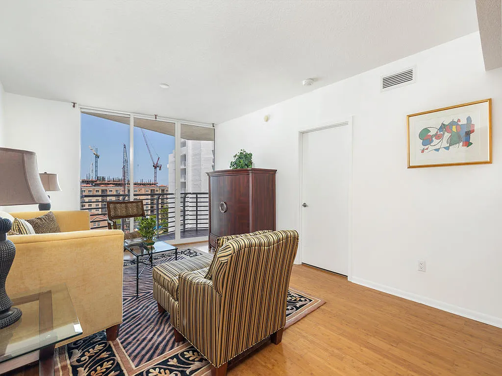 2 bed, 2.0 bath, 1175 sqft, $3,500 — Photo 4
