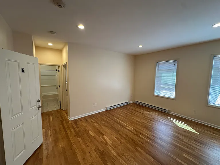 14 Railroad St #6 — Photo 2