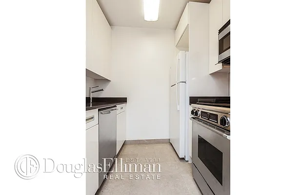 Rented by Douglas Elliman | media 17