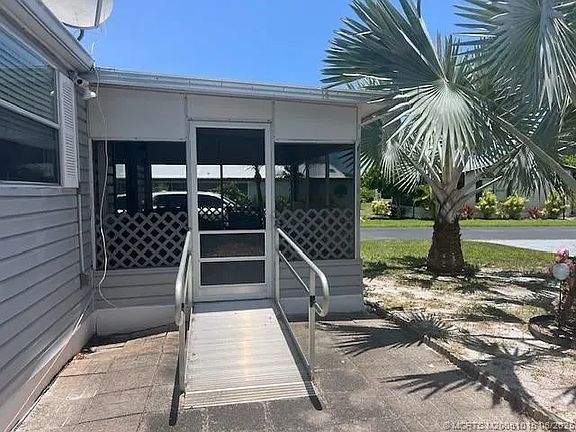 3rd image of 924 Sun Acres Ln