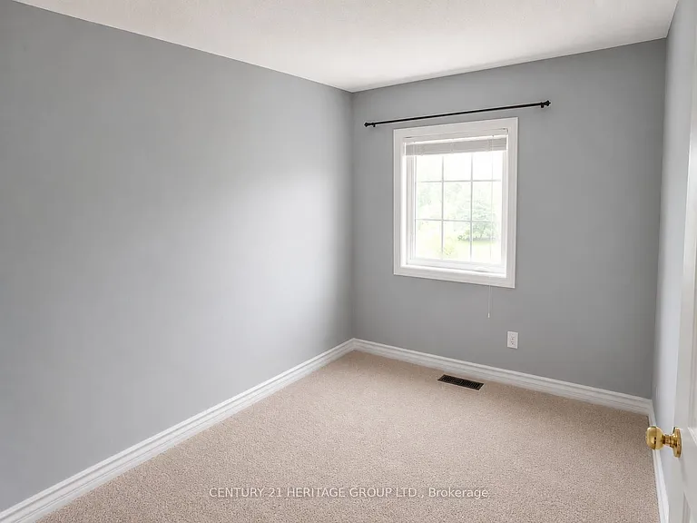44 Starr Cres — Photo 9