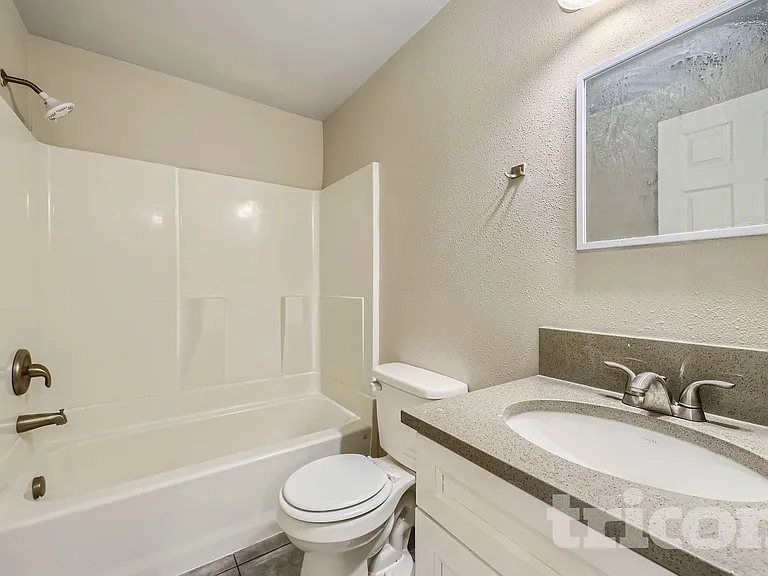 8617 NE 25th Cir — Photo 12
