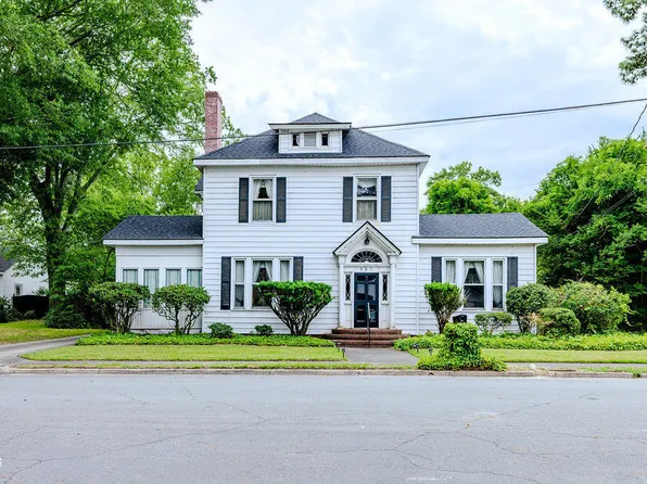 507 Center St, Nashville, NC 27856