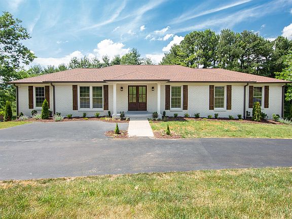 2nd image of 2221 Castlewood Dr