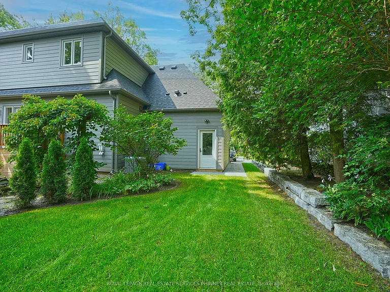 1413 Queen Victoria Ave — Photo 24