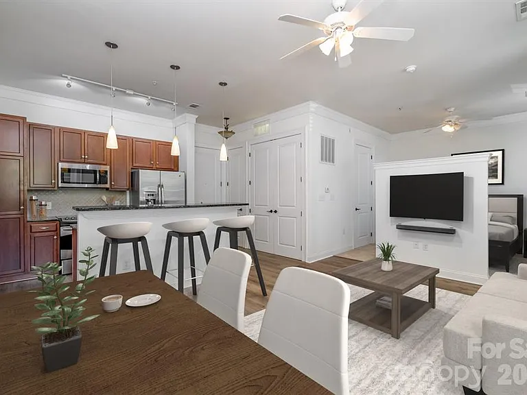 2810 Selwyn Ave #115 — Photo 4