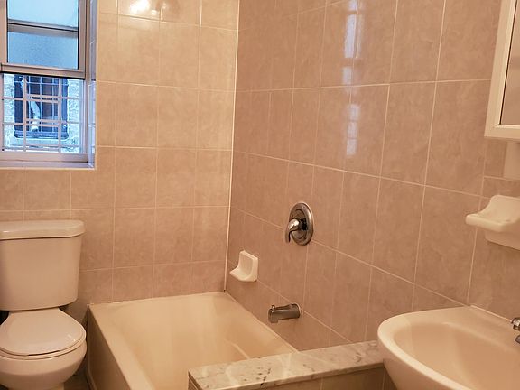 3rd image of 2165 Chatterton Ave APT 7A