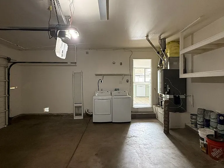 1230 Searchlite Ct — Photo 2