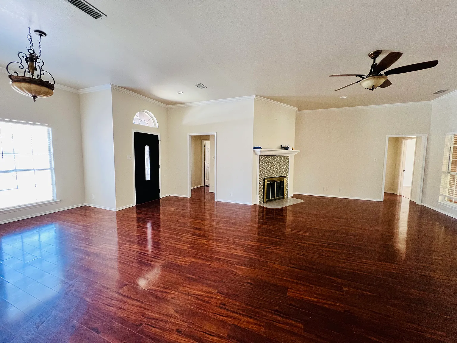 2905 Bluebird Ln — Photo 2