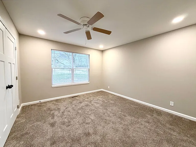 511 Glenstone Springs Dr — Photo 25