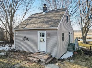 W302S10109 Lakeview Dr, Mukwonago, WI 53149
