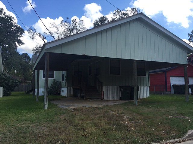 1st image of 317 N Avenue F